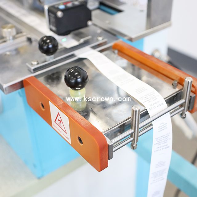 Clothing Label Cutting and Folding Machine